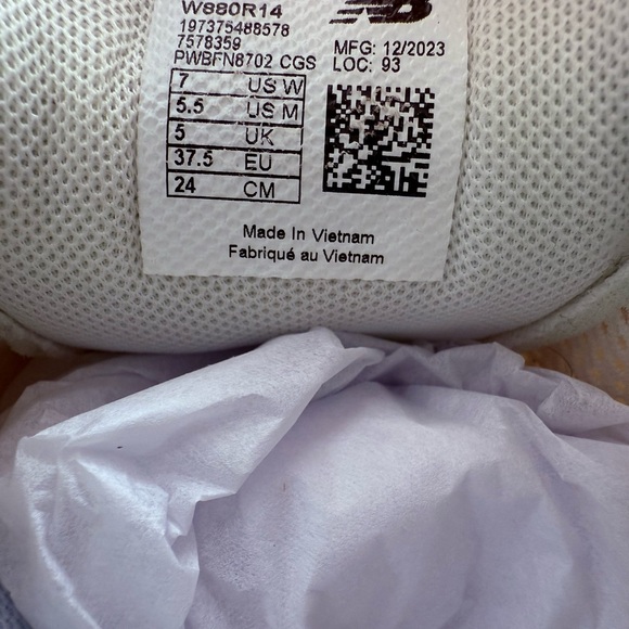 New Balance Fresh Foam Cream and Red Mesh Running Shoes - Picture 11 of 12